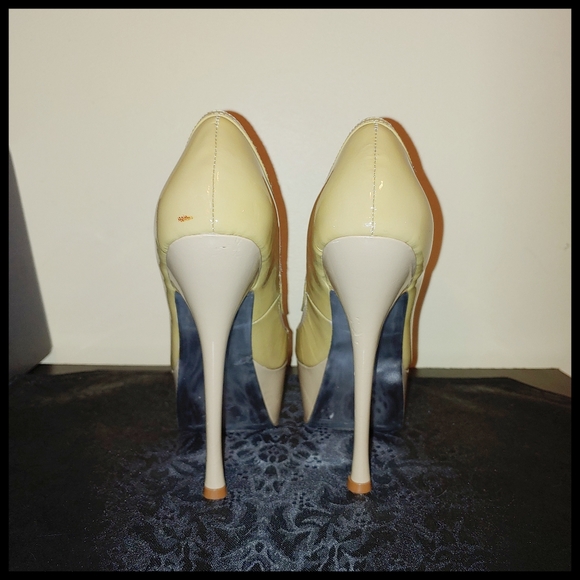 H by Halston Platform Pumps - Picture 4 of 12